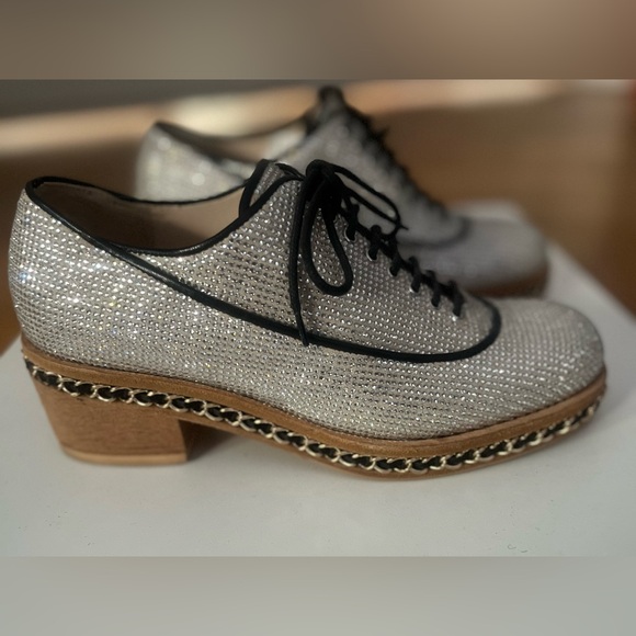 Chanel shoes - Picture 1 of 8